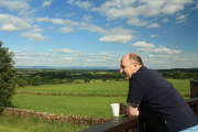 homme-paysage-campagne